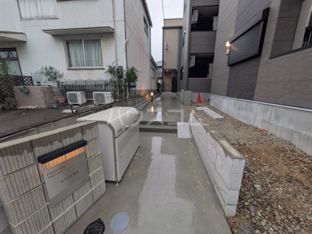 23/23 エントランス