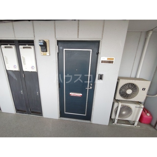 21/30 エントランス