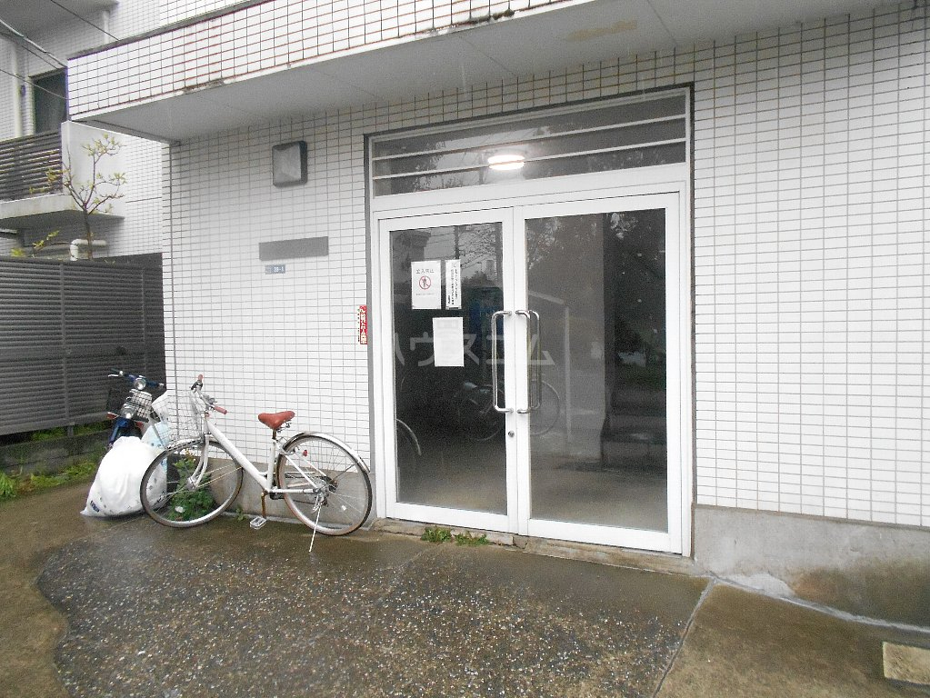 2/4 エントランス