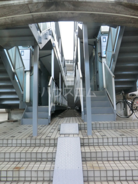 2/2 エントランス