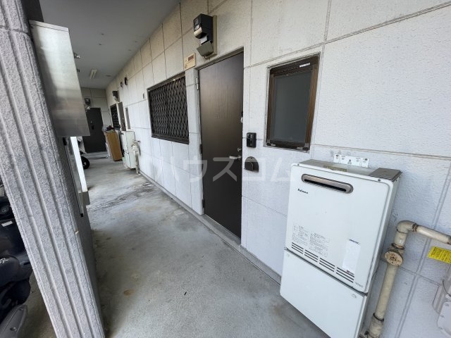 25/30 エントランス