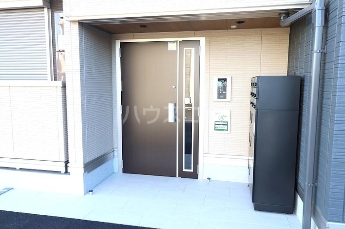 18/26 エントランス