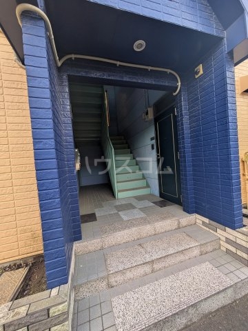 23/26 エントランス