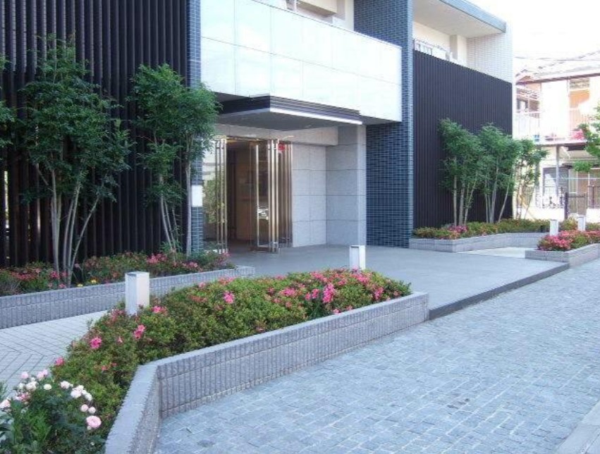 21/22 エントランス