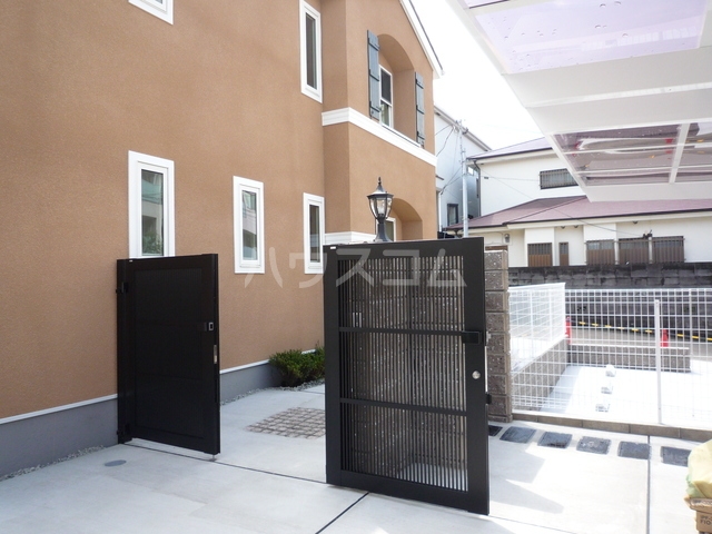 16/20 エントランス