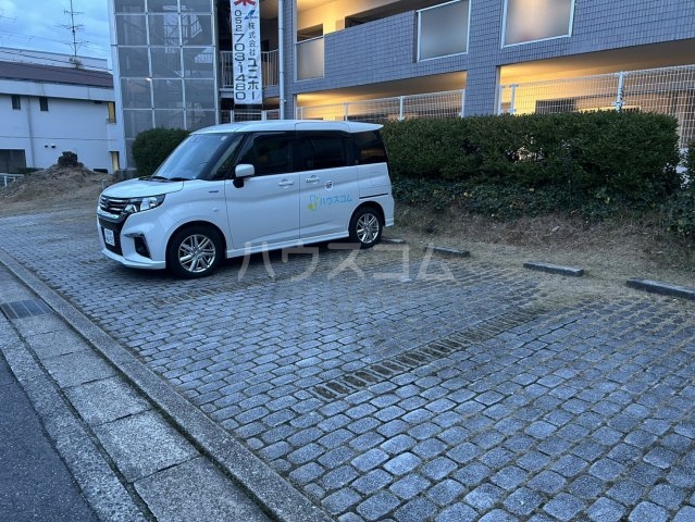 22/30 駐車場