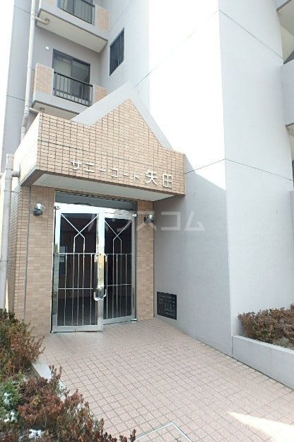 21/30 エントランス