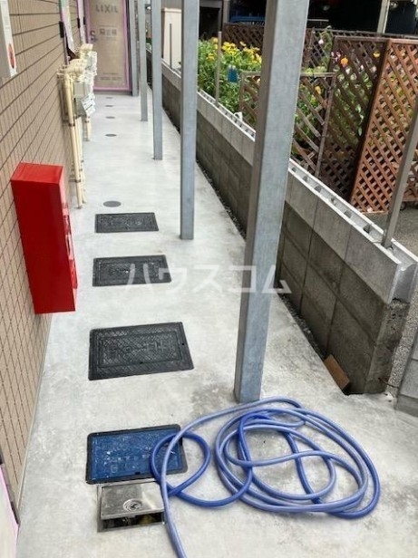 20/21 エントランス