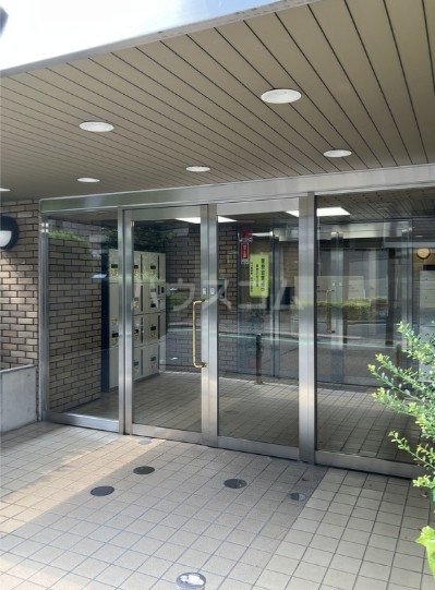 20/30 エントランス