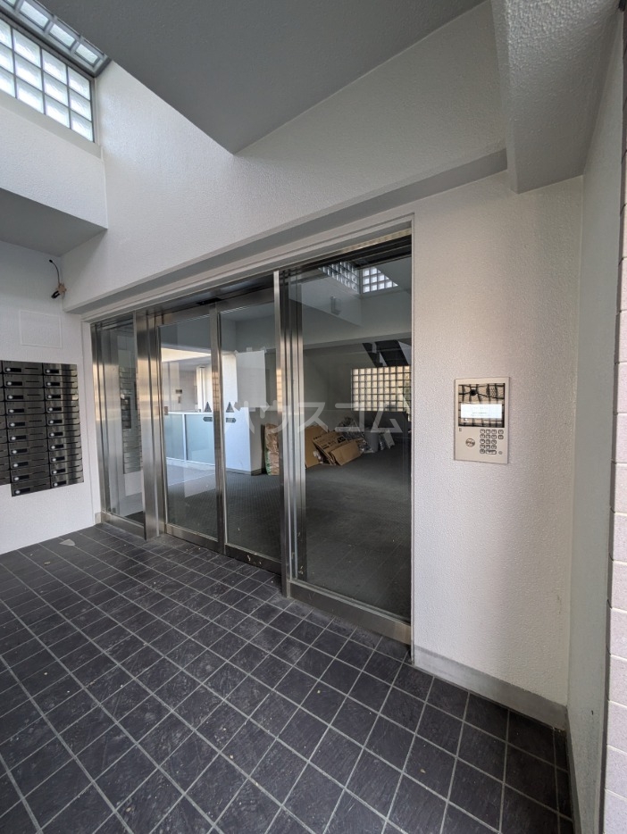 26/30 エントランス