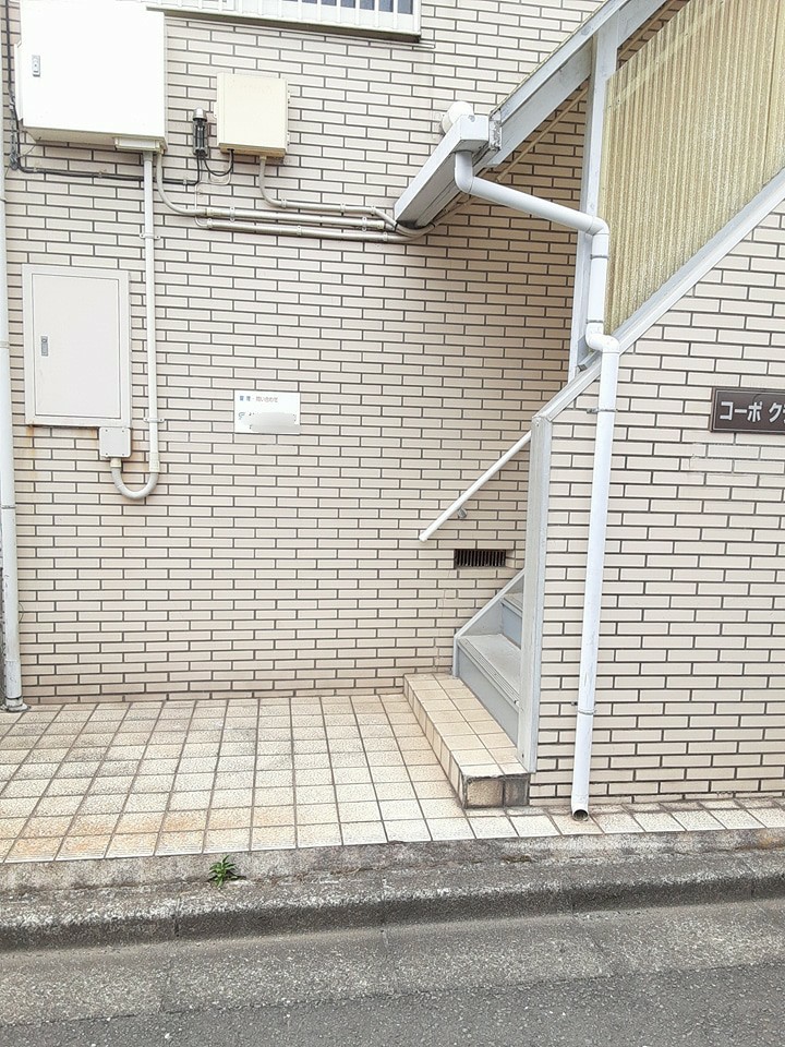 25/30 エントランス