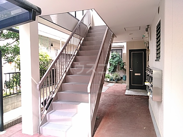 21/30 エントランス