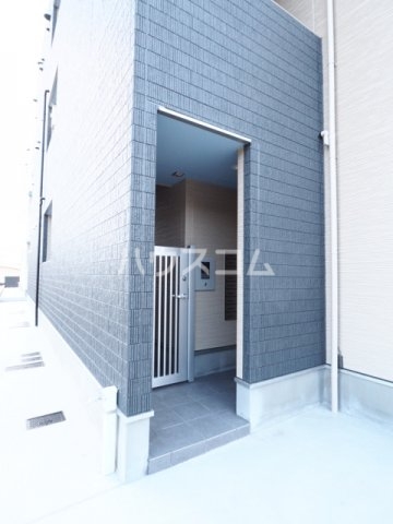 28/30 エントランス