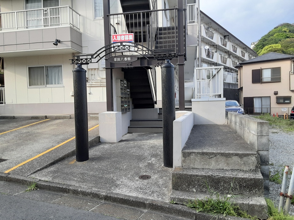 23/26 エントランス