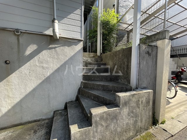 21/30 エントランス