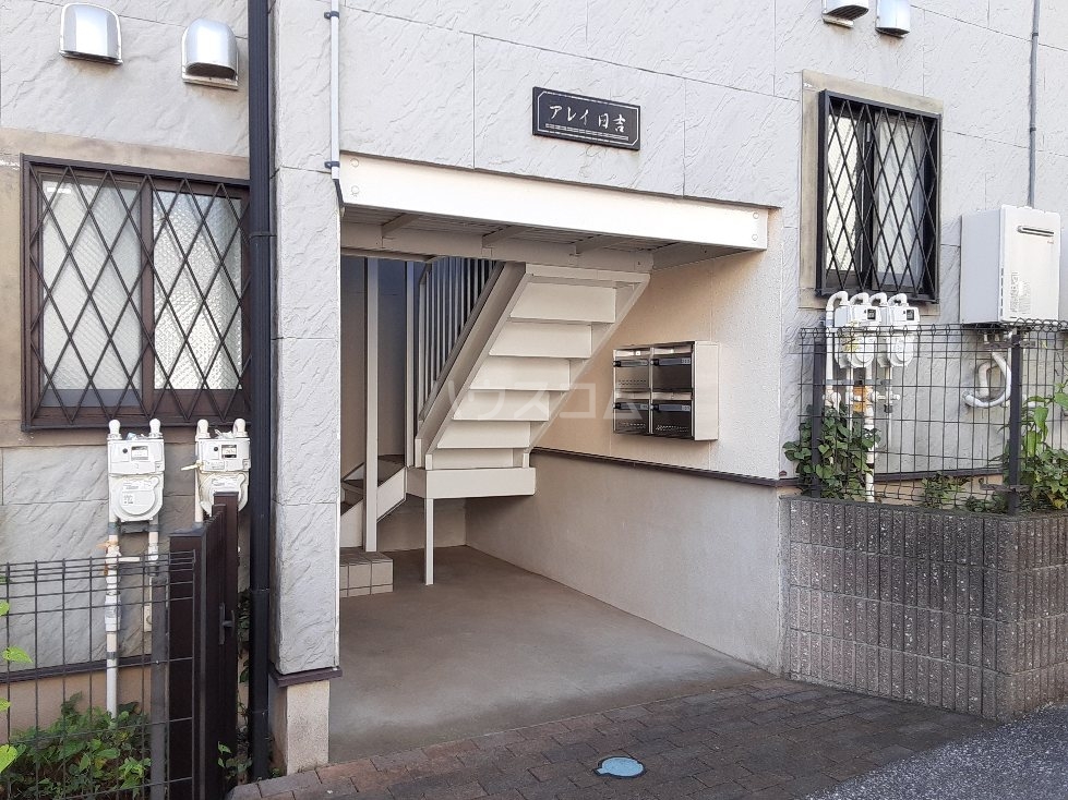 24/28 エントランス