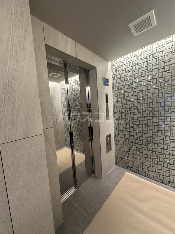 23/24 エントランス