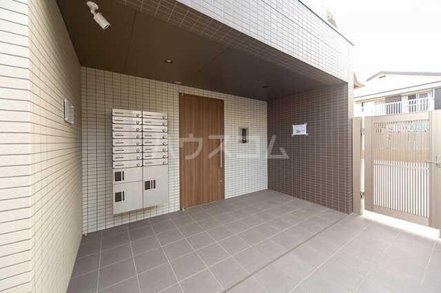 18/22 エントランス