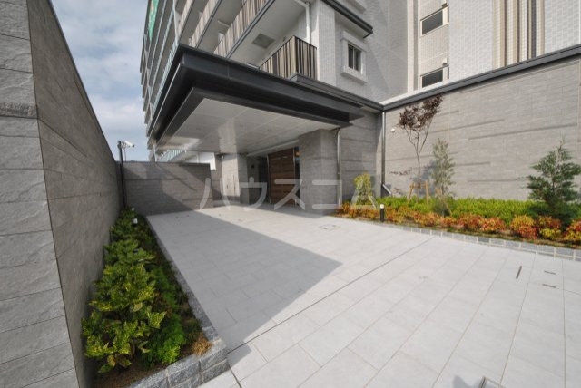 18/30 エントランス