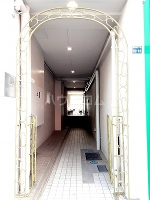 20/29 エントランス