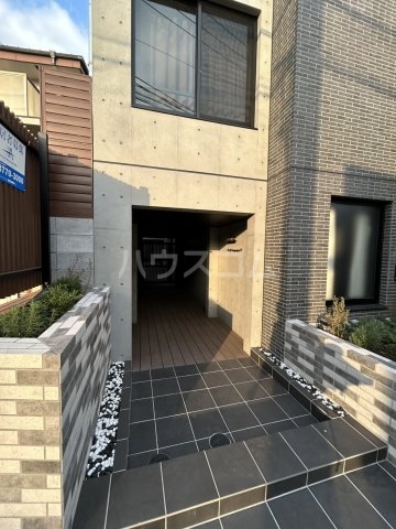 24/30 エントランス