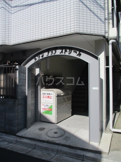 22/26 エントランス