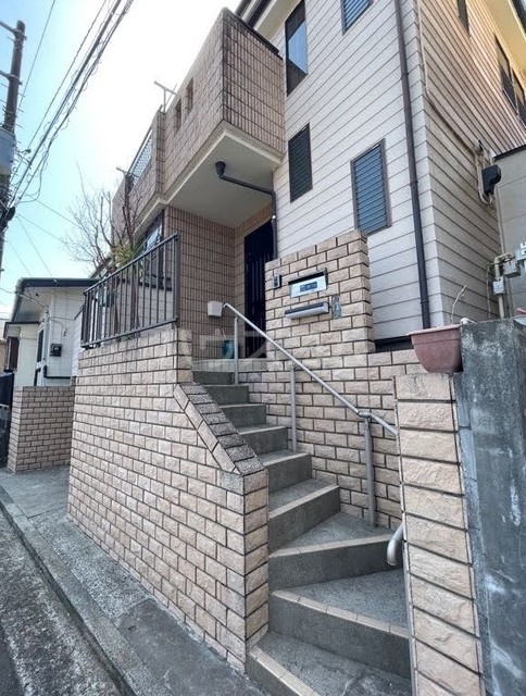 27/30 エントランス