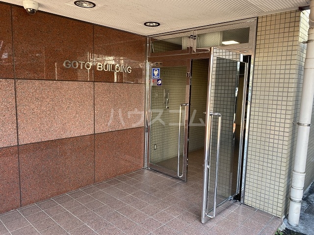 23/28 エントランス