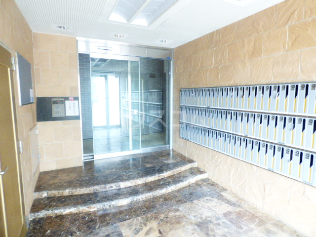 24/30 エントランス