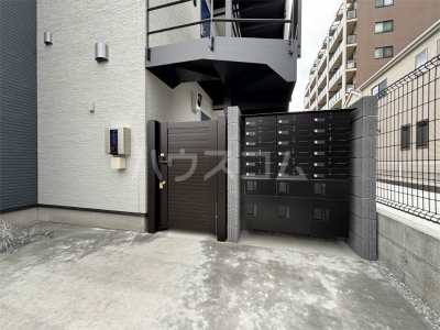 18/27 エントランス