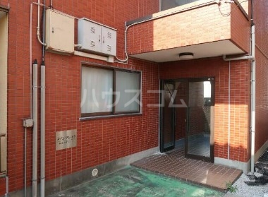 20/27 エントランス