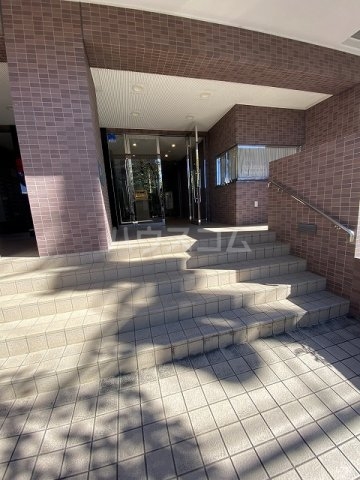 20/29 エントランス