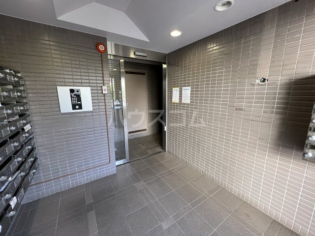 21/22 エントランス