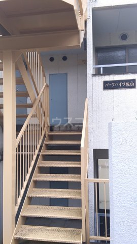 24/27 エントランス