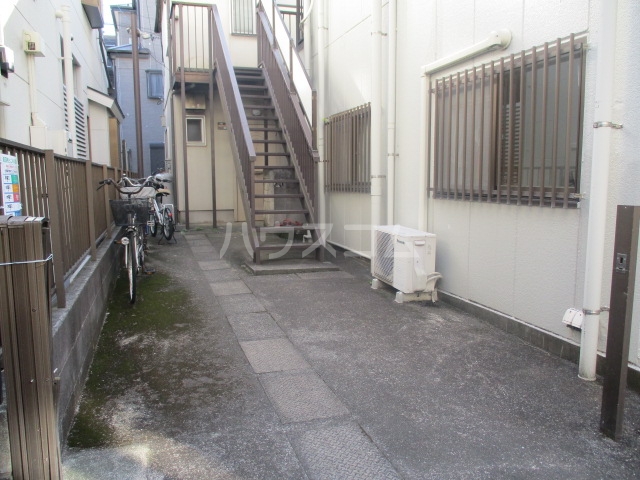 21/30 エントランス