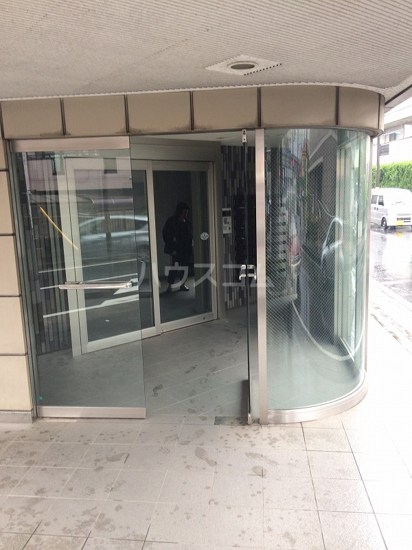 21/30 エントランス