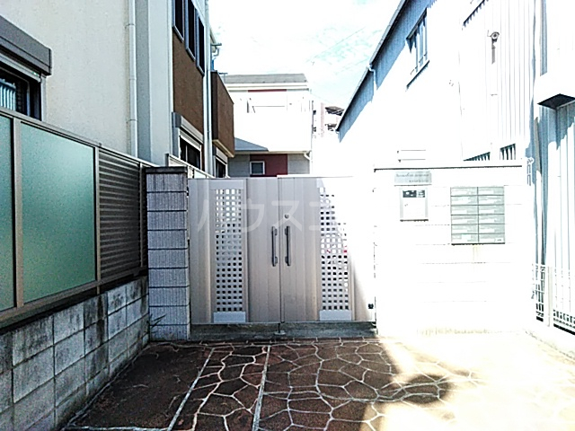 21/25 エントランス