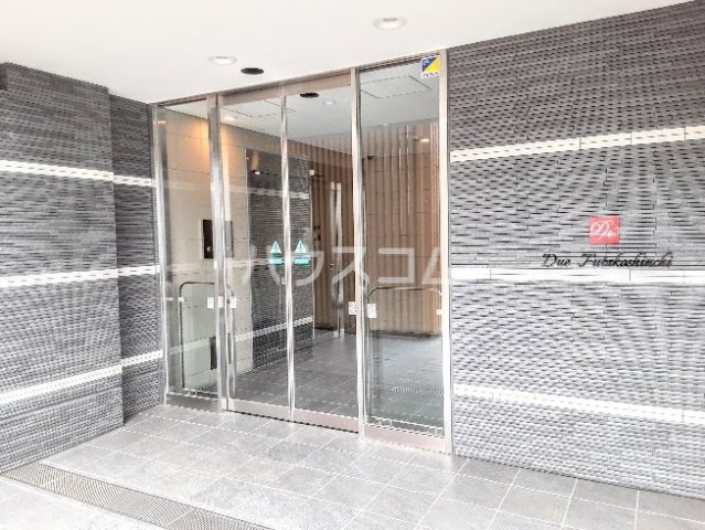 18/28 エントランス