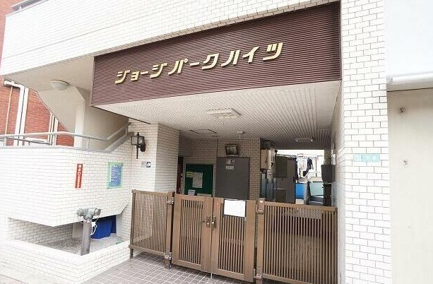 20/30 エントランス