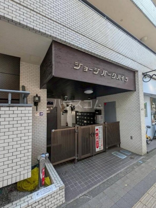 21/30 エントランス