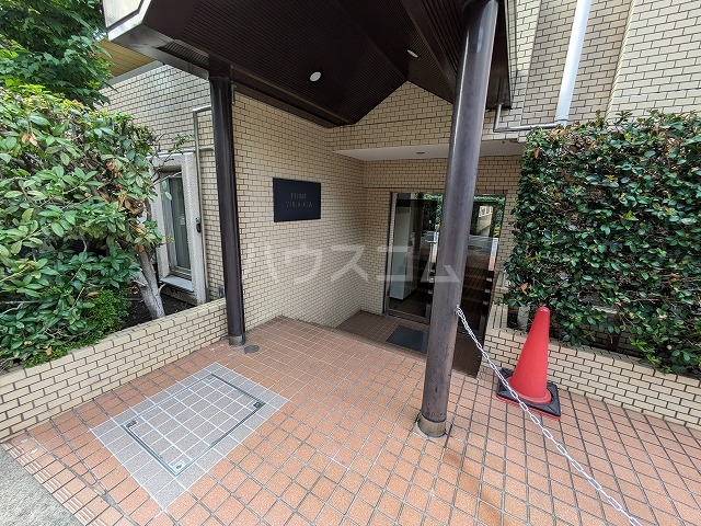 21/25 エントランス