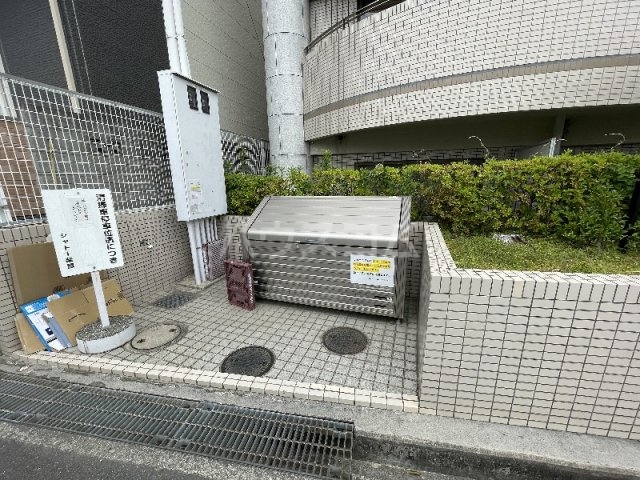 27/30 エントランス