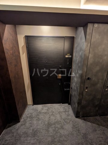 27/30 エントランス