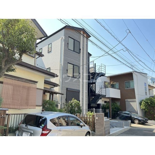 22/27 エントランス