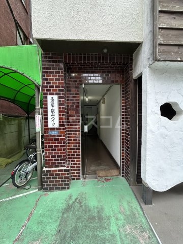 24/27 エントランス