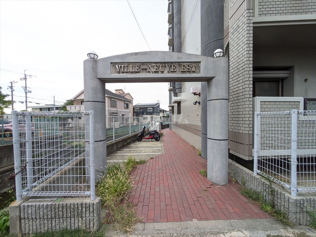 27/30 エントランス