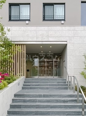 20/28 エントランス