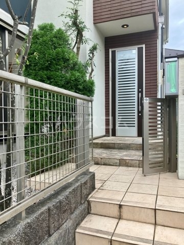 16/27 エントランス