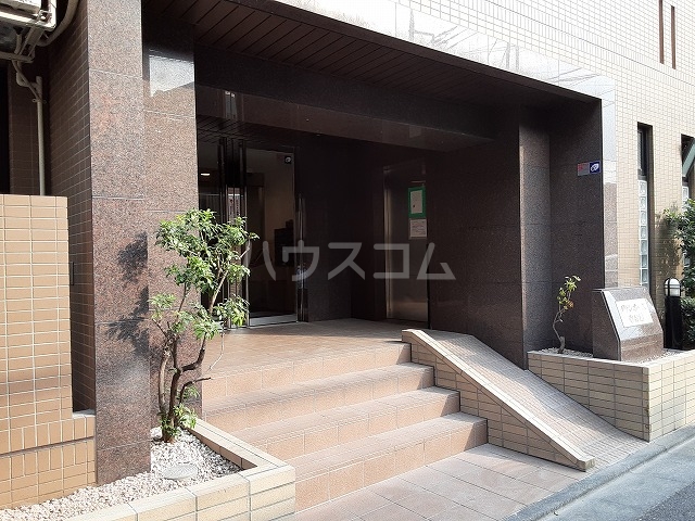 28/30 エントランス