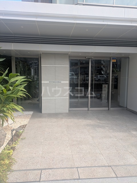 24/30 エントランス